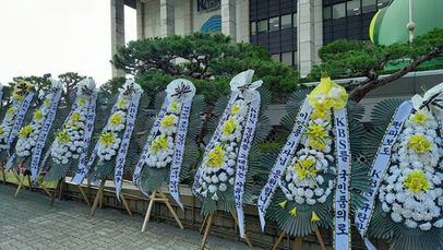 KBS본관 앞에 전시된 조화-4