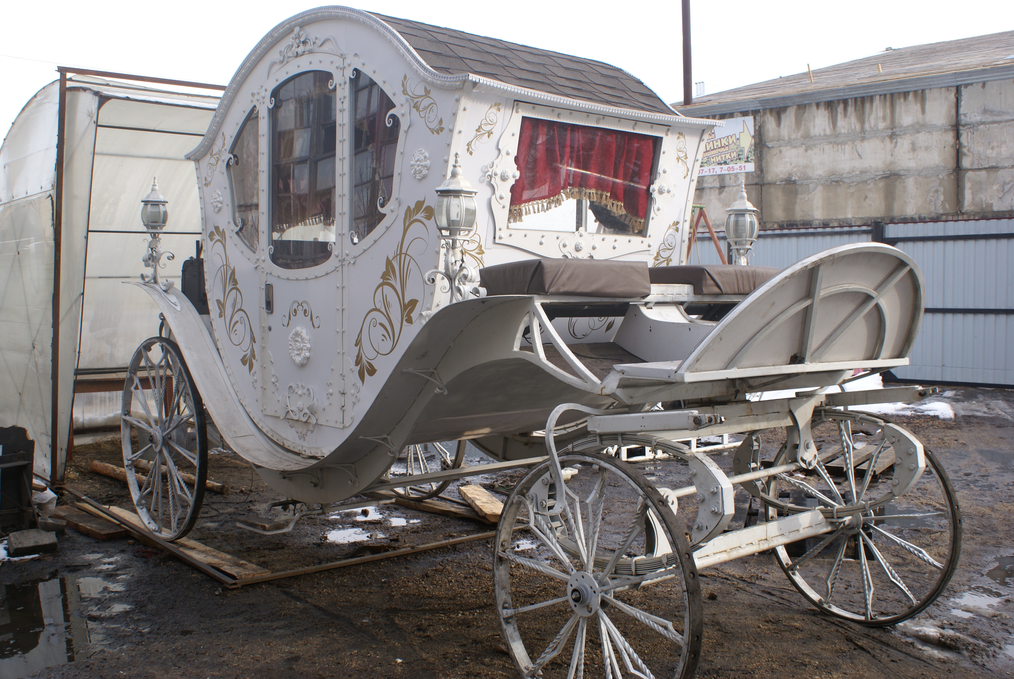 Беседка в виде кареты своими руками