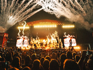 Lollapalooza Brasil que já está indo para sua 13° edição em 2026 e tem data marcada para os dias 20,21,22 de março: Novamente no Autódromo de Interlagos, em São Paulo. As vendas antecipadas para o LollaLovers — um tipo de ingresso exclusivo para clientes Bradesco foi encerrado dando as caras às vendas gerais — que começaram no dia hoje.