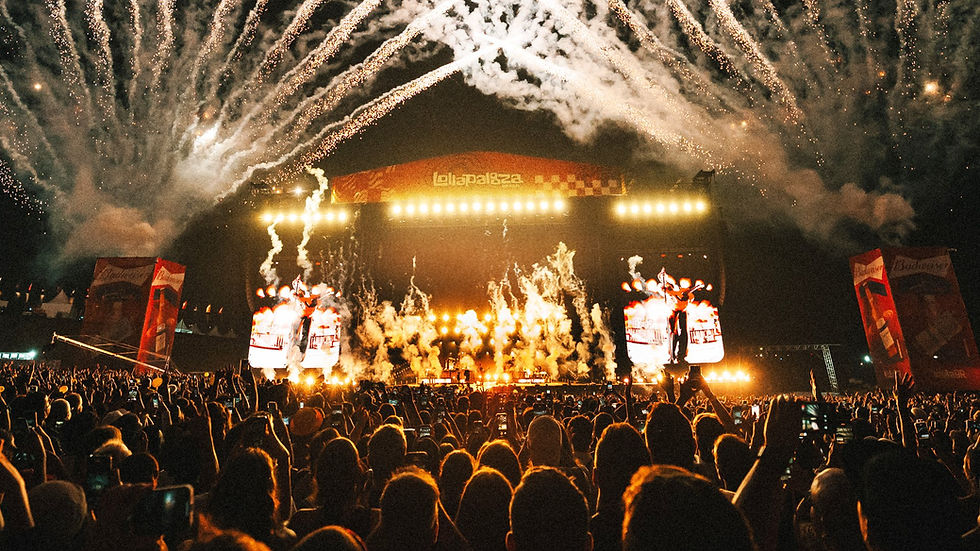 Lollapalooza Brasil que já está indo para sua 13° edição em 2026 e tem data marcada para os dias 20,21,22 de março: Novamente no Autódromo de Interlagos, em São Paulo. As vendas antecipadas para o LollaLovers — um tipo de ingresso exclusivo para clientes Bradesco foi encerrado dando as caras às vendas gerais — que começaram no dia hoje. 