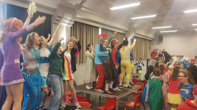 100 dagen - voormiddag: kwis en doorschuifspel