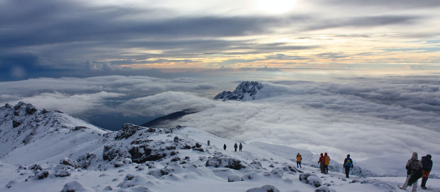 Wie man sich auf ein Höhentrekking am Kilimandscharo vorbereitet