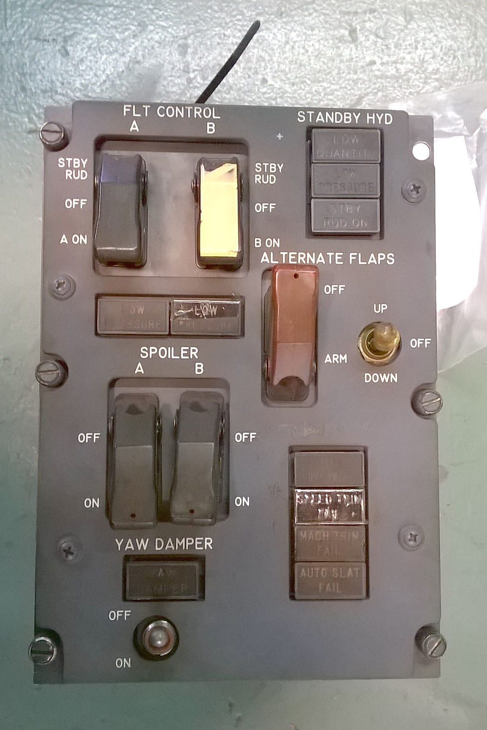 737 cockpit parts