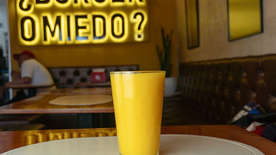 Jugos naturales- Agua o Leche
