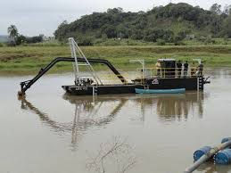 Dragagem em Curso D'água