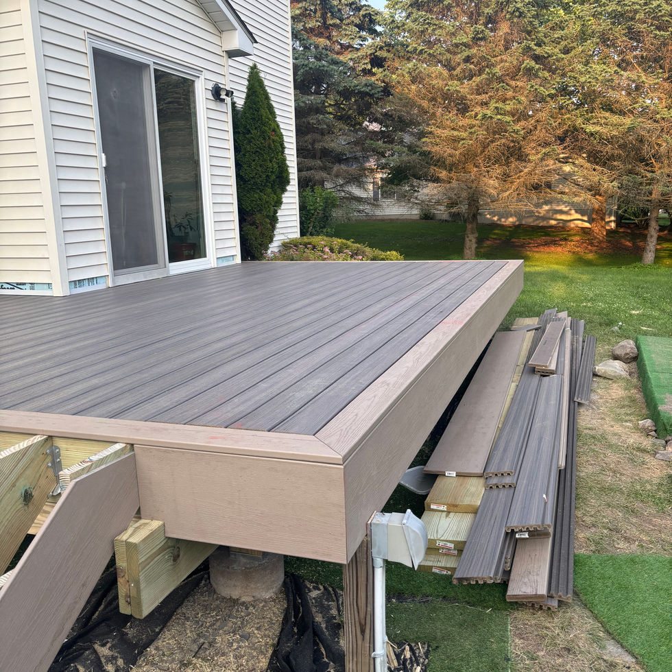 Trex deck with aluminum railings in Rockland County NY – custom outdoor deck by Shaping Houses.