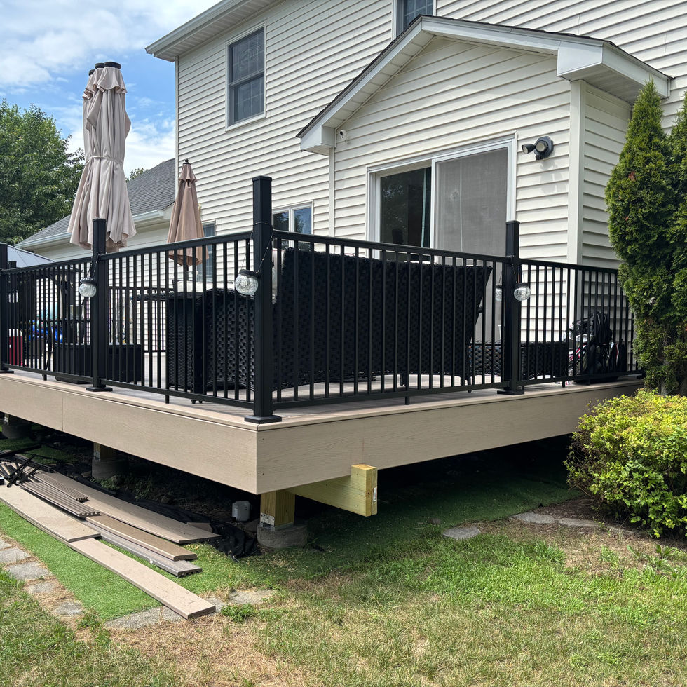 Trex deck with aluminum railings in Rockland County NY – custom outdoor deck by Shaping Houses.