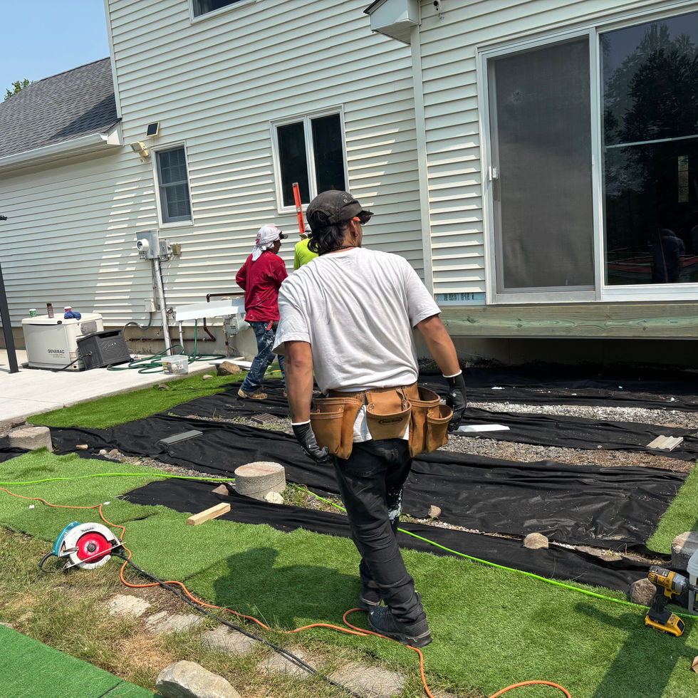 Trex deck with aluminum railings in Rockland County NY – custom outdoor deck by Shaping Houses.