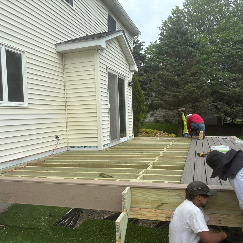 Trex deck with aluminum railings in Rockland County NY – custom outdoor deck by Shaping Houses.