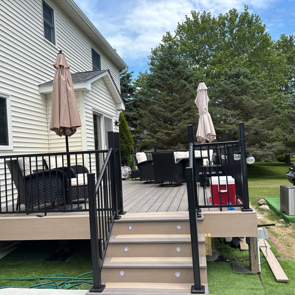 Trex deck with aluminum railings in Rockland County NY – custom outdoor deck by Shaping Houses.