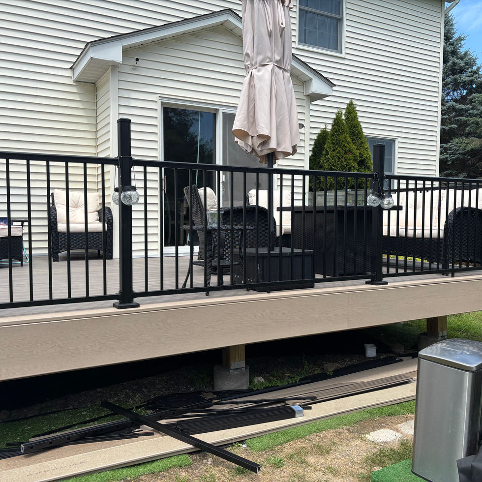 Trex deck with aluminum railings in Rockland County NY – custom outdoor deck by Shaping Houses.