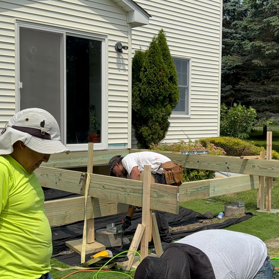 Trex deck with aluminum railings in Rockland County NY – custom outdoor deck by Shaping Houses.