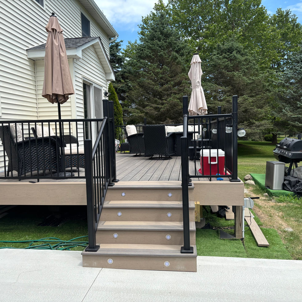 Trex deck with aluminum railings in Rockland County NY – custom outdoor deck by Shaping Houses.
