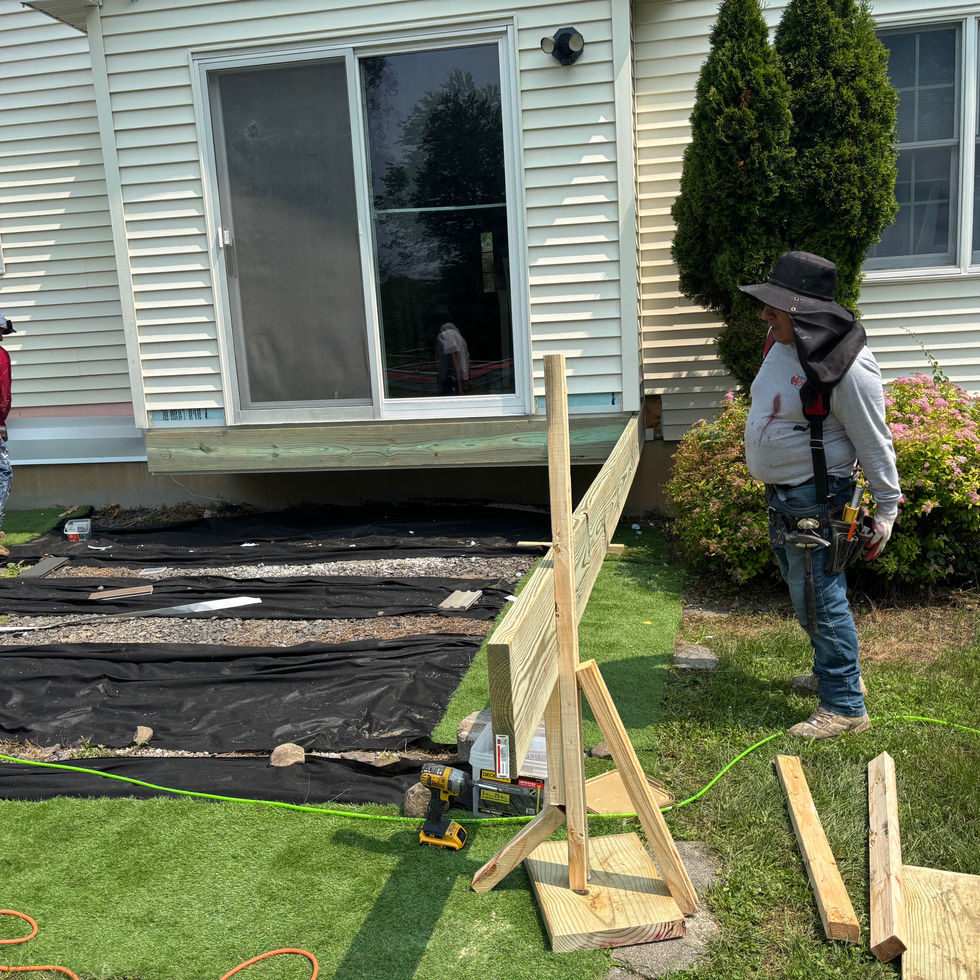 Trex deck with aluminum railings in Rockland County NY – custom outdoor deck by Shaping Houses.