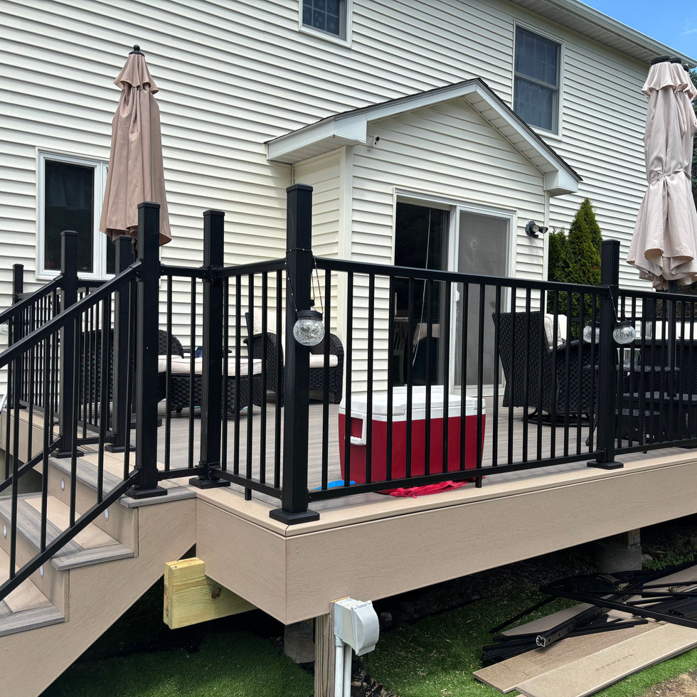 Trex deck with aluminum railings in Rockland County NY – custom outdoor deck by Shaping Houses.