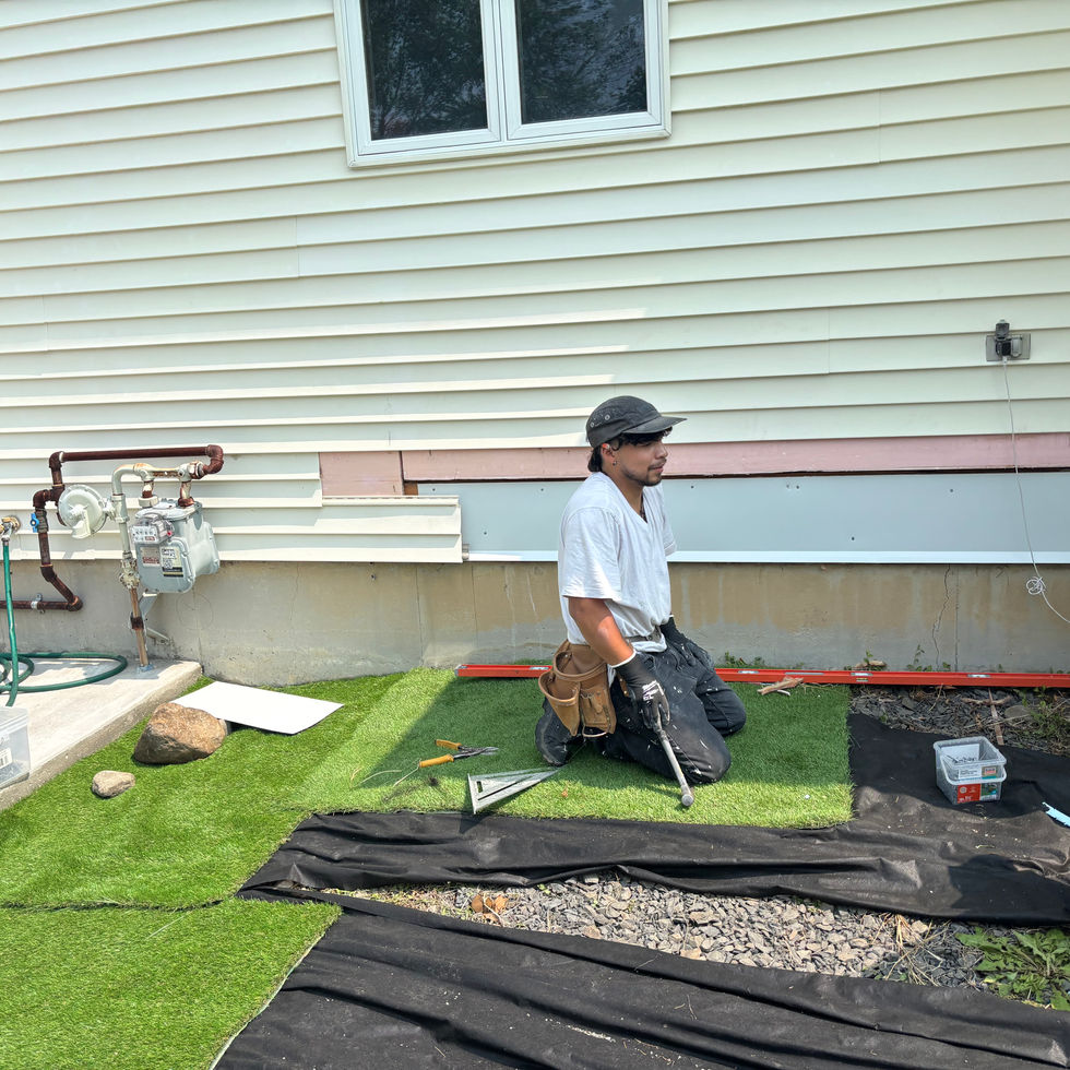Trex deck with aluminum railings in Rockland County NY – custom outdoor deck by Shaping Houses.