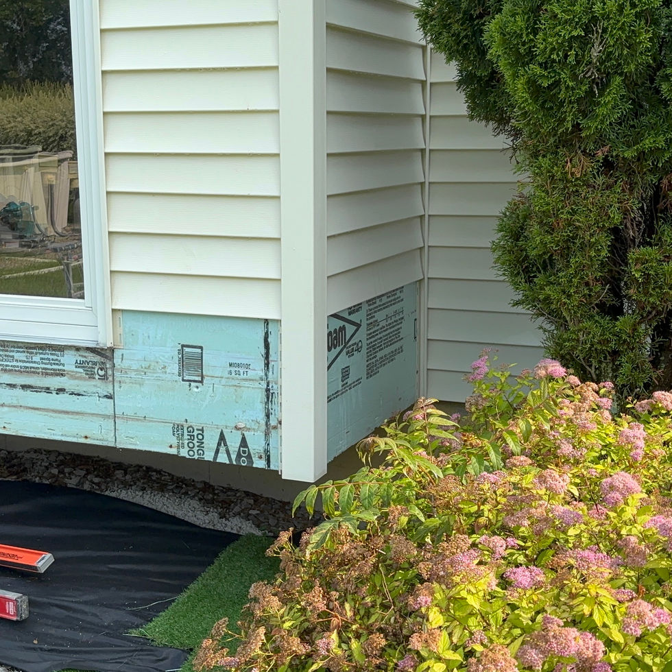 Trex deck with aluminum railings in Rockland County NY – custom outdoor deck by Shaping Houses.