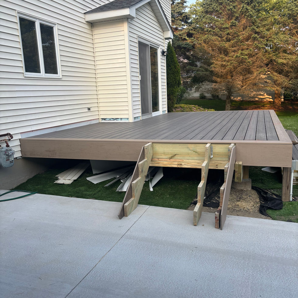 Trex deck with aluminum railings in Rockland County NY – custom outdoor deck by Shaping Houses.