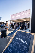 GARMIN tent with people and deck chairs, Salons et festivals, event scene
