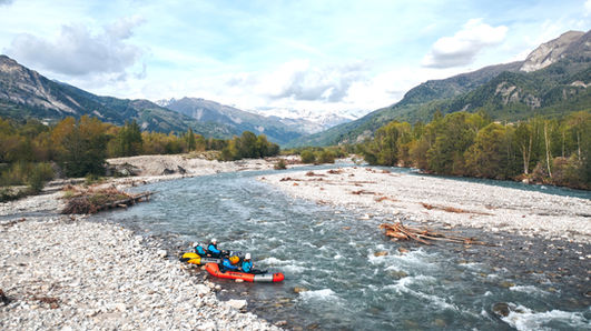 Mountain rafting captured by a Grenoble photographer