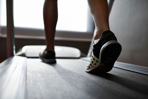 CRAMPS, SHIN SPLINTS, AND CHEST PAIN: WHAT TO DO WHEN RUNNING HURTS