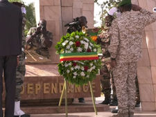 61ème anniversaire de l’indépendance : Dépôt de fleurs au monument de l'Indépendance