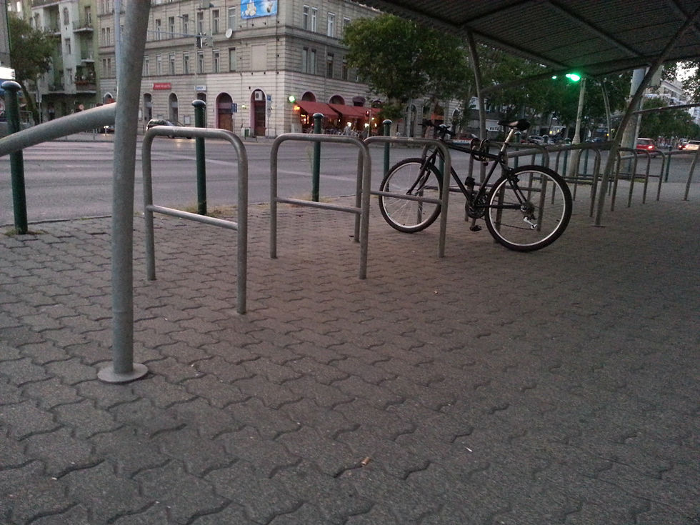 Kerékpártámasz összekötővel 42