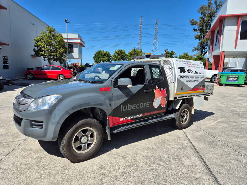 LUBECORE_VEHICLE WRAPPING_COMPANY BRANDING_FLEET BRANDING_LARGE FORMAT PRINTING_FULL VEHICLE WRAP _GRAPHTEQ_4