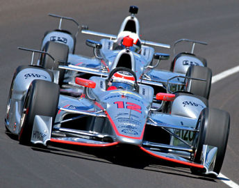 MONTOYA BUSCA GANAR LA CARRERA 100 DE LAS 500 DE INDY
