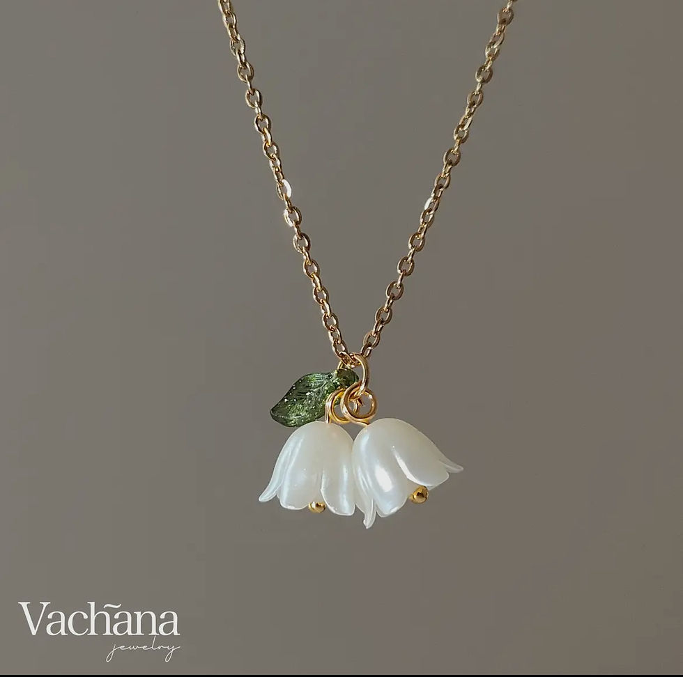 Thumbnail: Ketting goud met wit lelietje van dalen