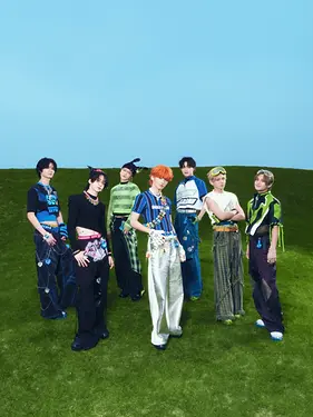 Aoen_The_Blue_Sun_group_concept_photo_1.webp