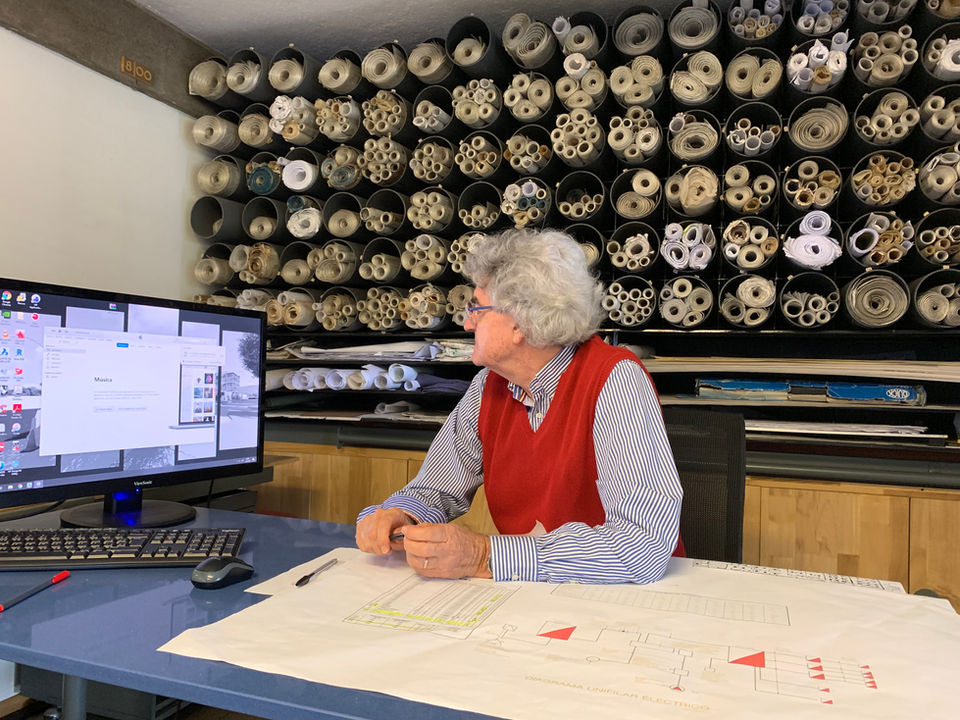 Bruno Stagno trabajando en el Instituto de Arquitectura Tropical