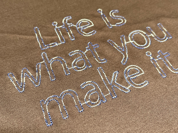 裁断刺繍の説明。平刺繍 スパンコール刺繍 テープ刺繍 アップリケ刺繍 ワッペンなど 渡辺産業株式会社 福井県