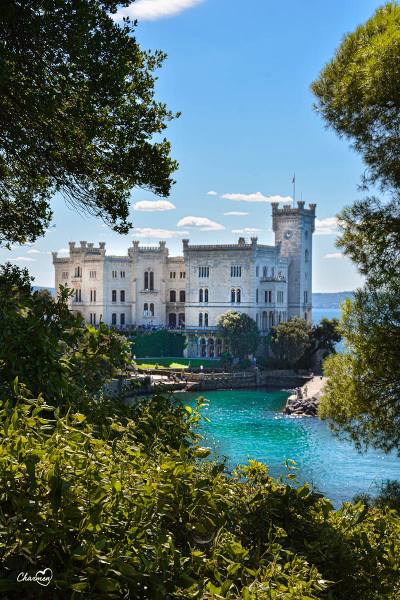 Miramare: il castello eclettico che guarda l’Adriatico