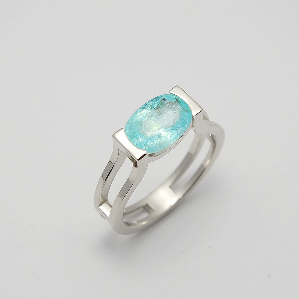 bague TAYAE tourmaline de Paraïba:  bague en or gris 750/000ème surmontée d'une tourmaline ovale et facettée de Paraïba