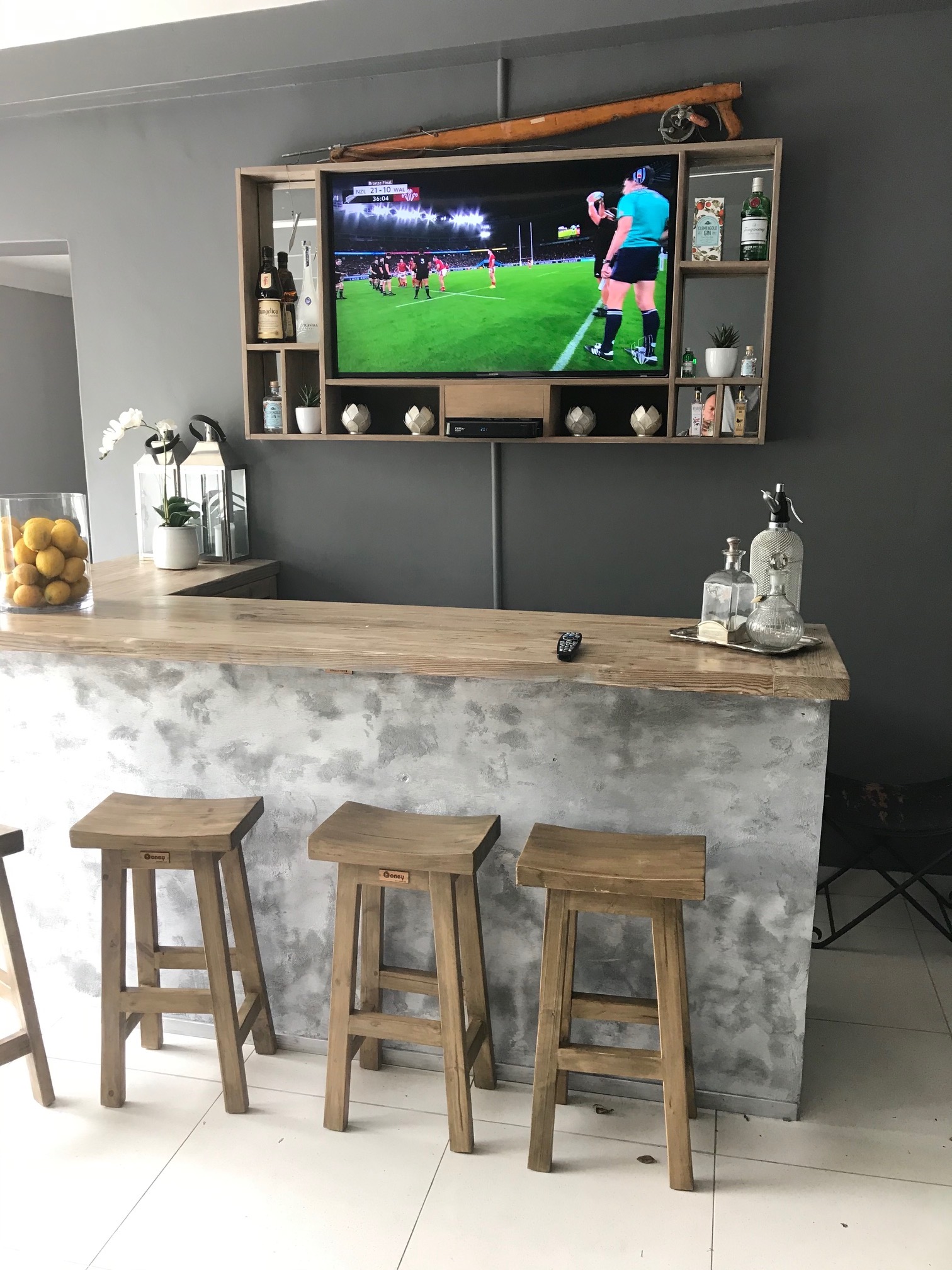 Custom-made bars, bar furniture, recycled and rustic bars, bar, home bar.