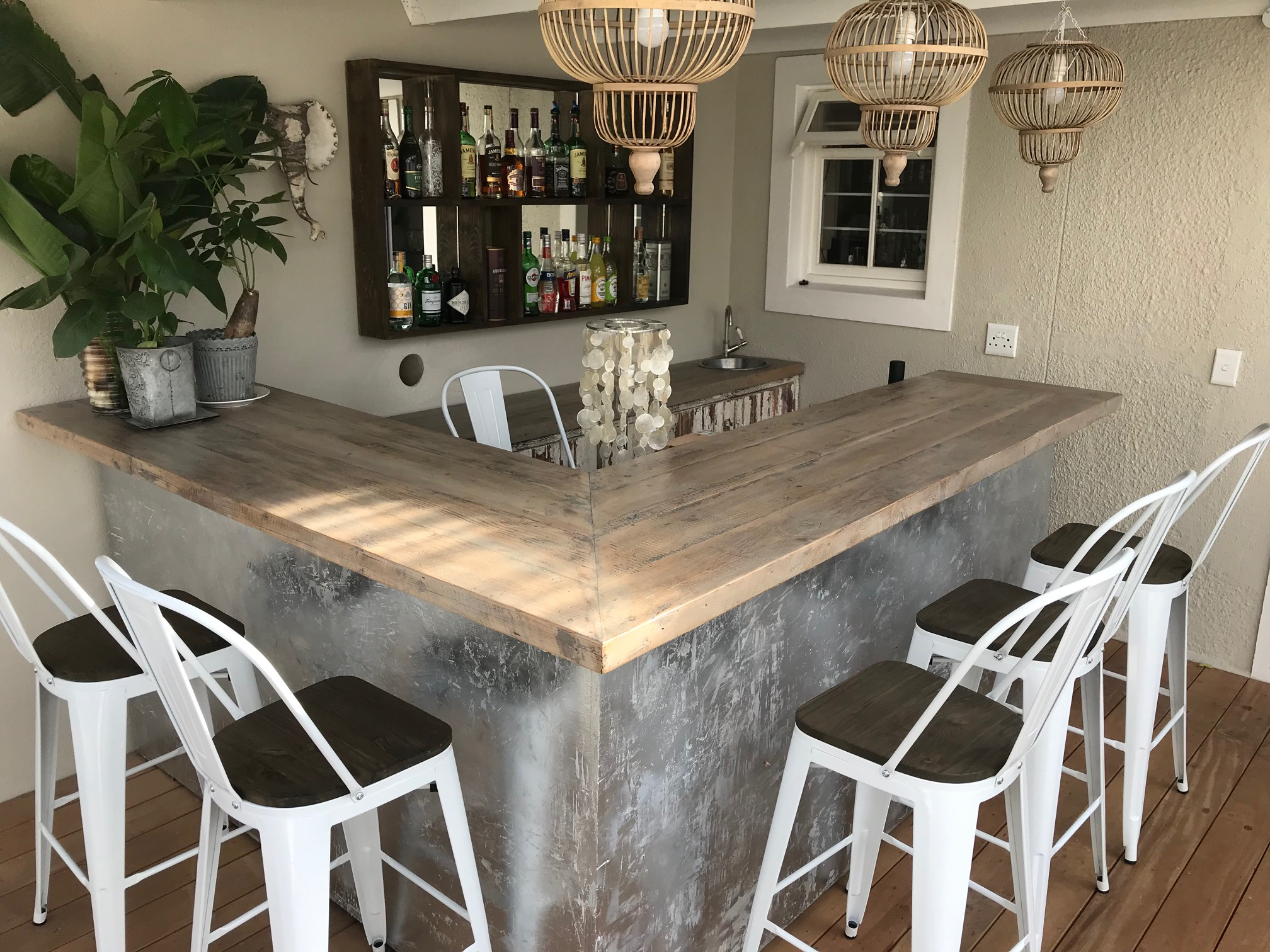 Elize home bar in recycled wood.