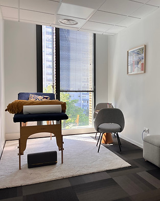 Aurore Courcoux reflexologue Rennes Le Quadri.jpg