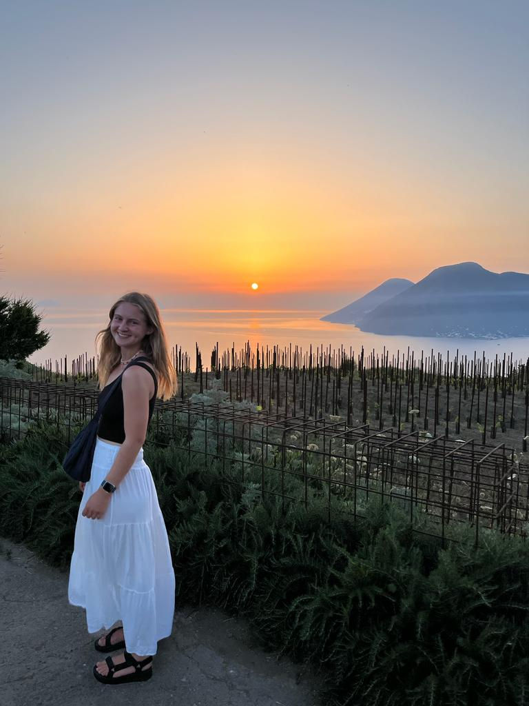 The Sunset Ritual: How the Sea Teaches Us the Value of a Single Moment