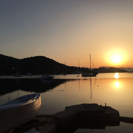 The Sunset Ritual: How the Sea Teaches Us the Value of a Single Moment