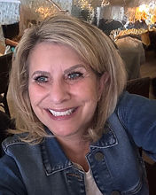 Tammy selfie for VV author of the month (1).jpeg