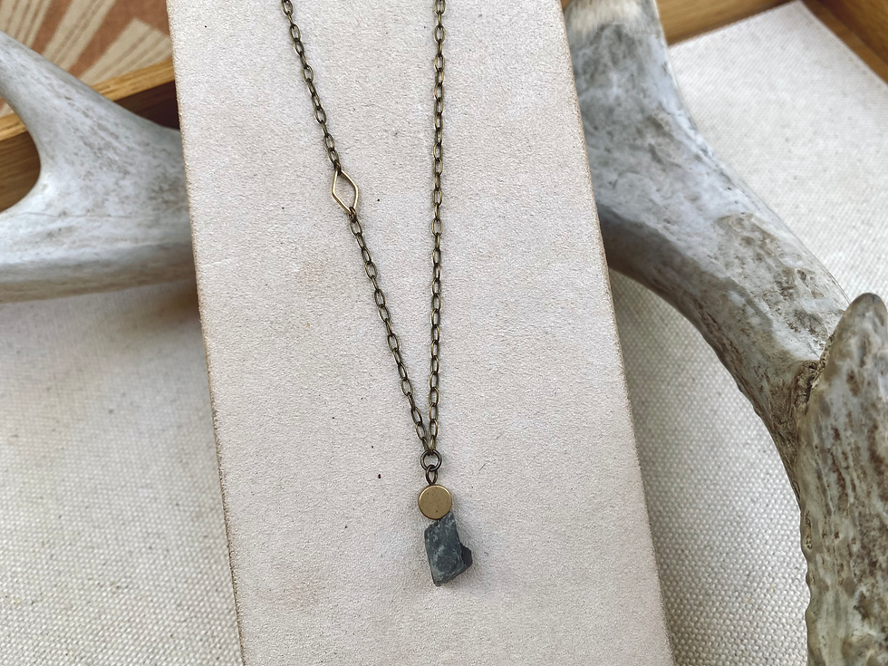 Thumbnail: short necklace drop three