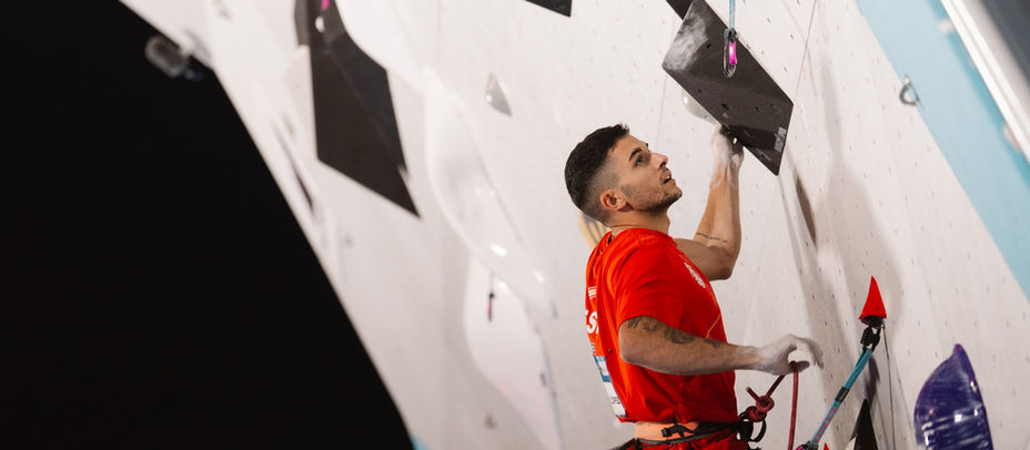 Alberto Ginés se corona en la Copa del Mundo de Escalada 2025 celebrada en Alcobendas