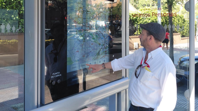 Alcobendas estrena marquesinas con pantallas interactivas