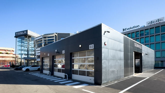 Tesla inaugura su segundo centro en Alcobendas, consolidando su presencia en Madrid