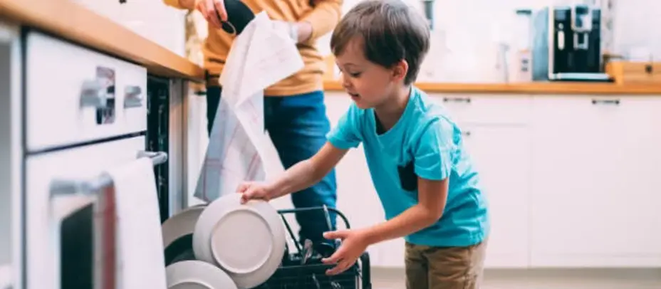 Imagina utiliza el circo y la magia para enseñar a las familias de Alcobendas a compartir las tareas del hogar