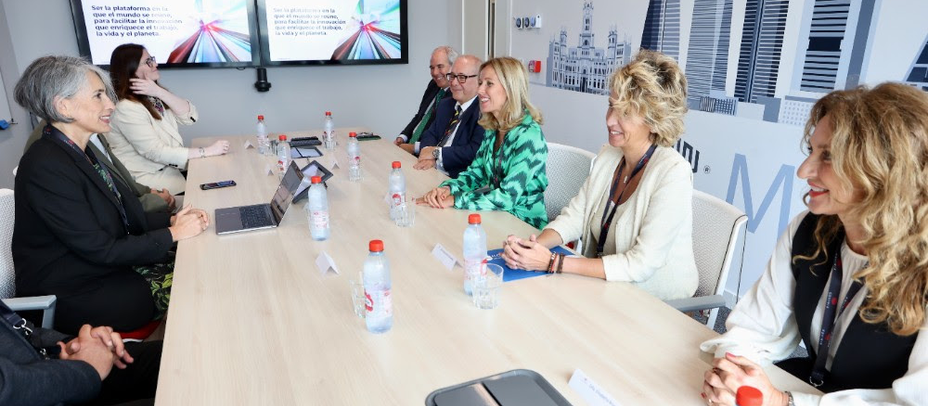 La alcaldesa de Alcobendas visita MD6, el innovador centro de datos de Equinix