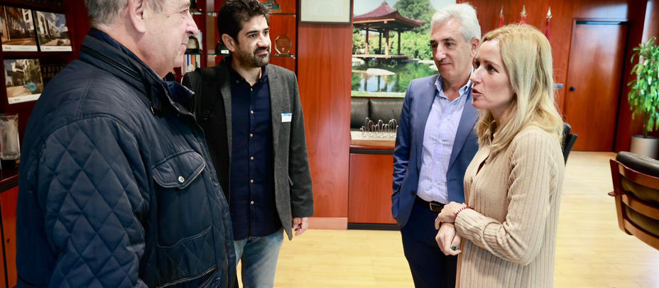 Alcobendas se reafirma en su compromiso con el pádel tras reunión con la Federación Madrileña