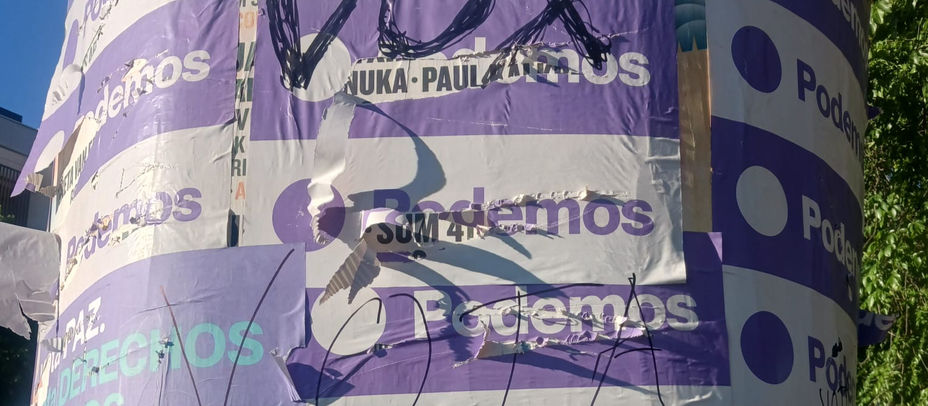 Seguidores de Podemos denuncian la vandalización de carteles electorales en Alcobendas con mensajes a favor de Vox
