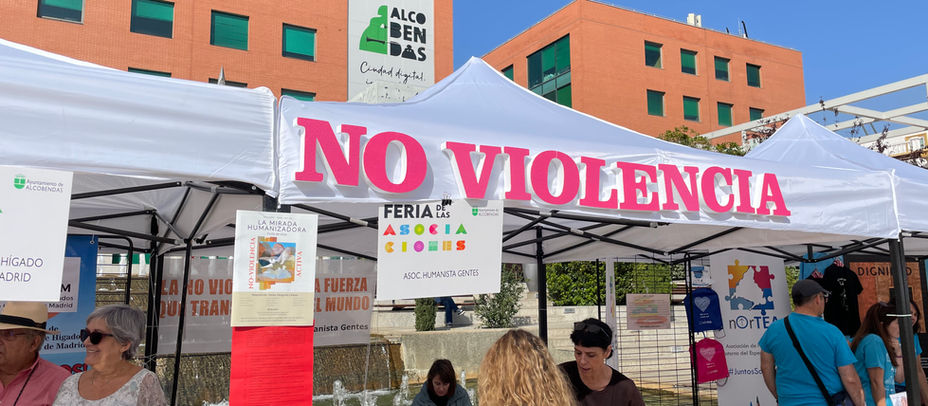 Los vecinos disfrutan de múltiples actividades en la Feria de las Asociaciones